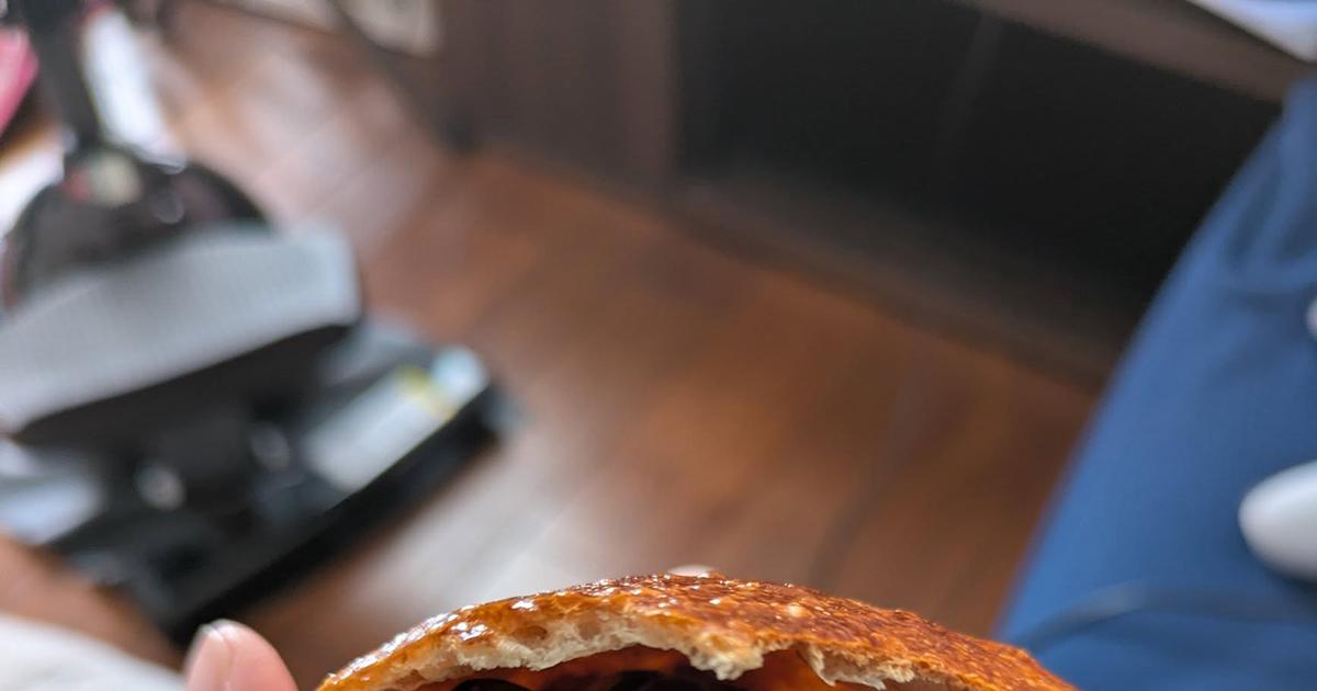 パン屋で“黒豆パン”を買ったら……「ゾゾゾ」　まさかの中身に思わず二度見「すげぇなww」「笑いが止まりません」（1/3） | グルメ ねとらぼ