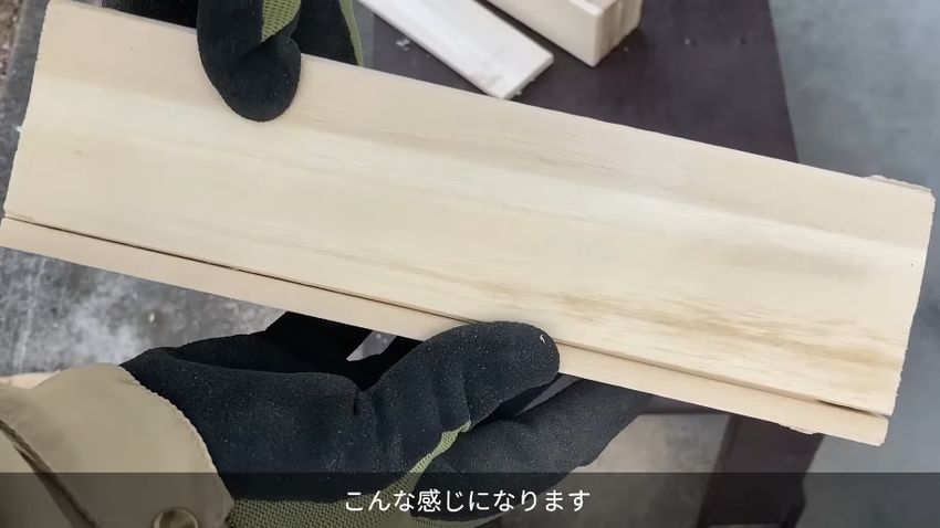 長さを調節した板材をプランターの側面パーツに合わせる様子