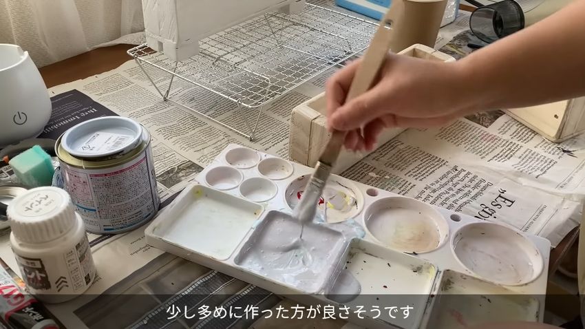 塗料を混ぜて調色