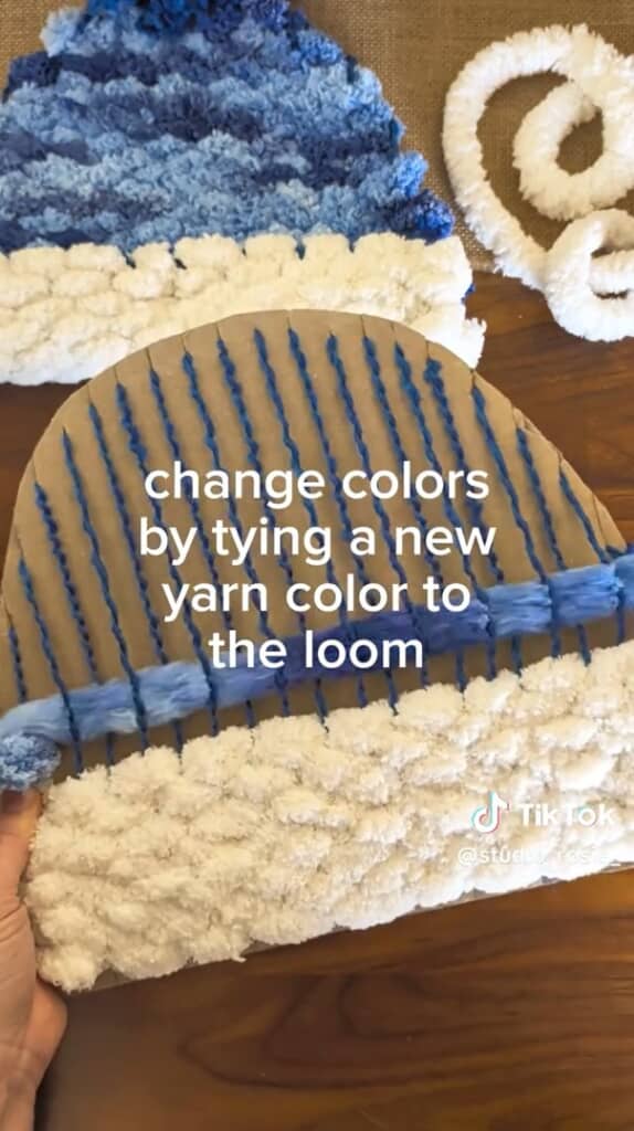 極太毛糸を通します