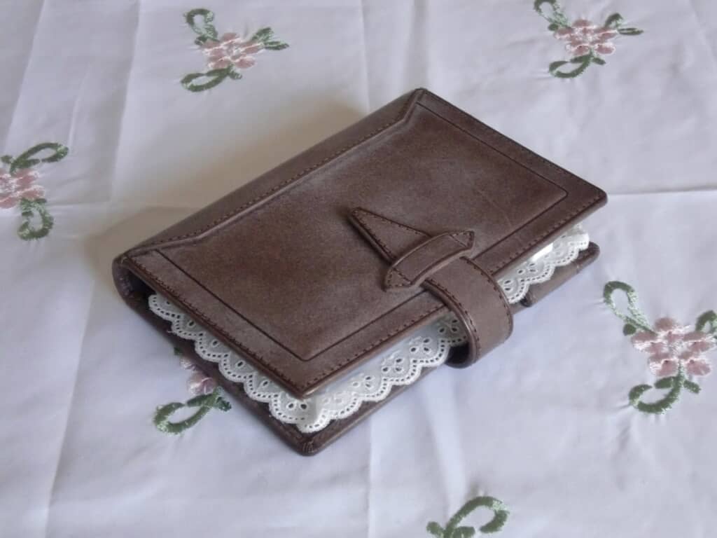 クリームを挟んだチョコレートクッキーみたい