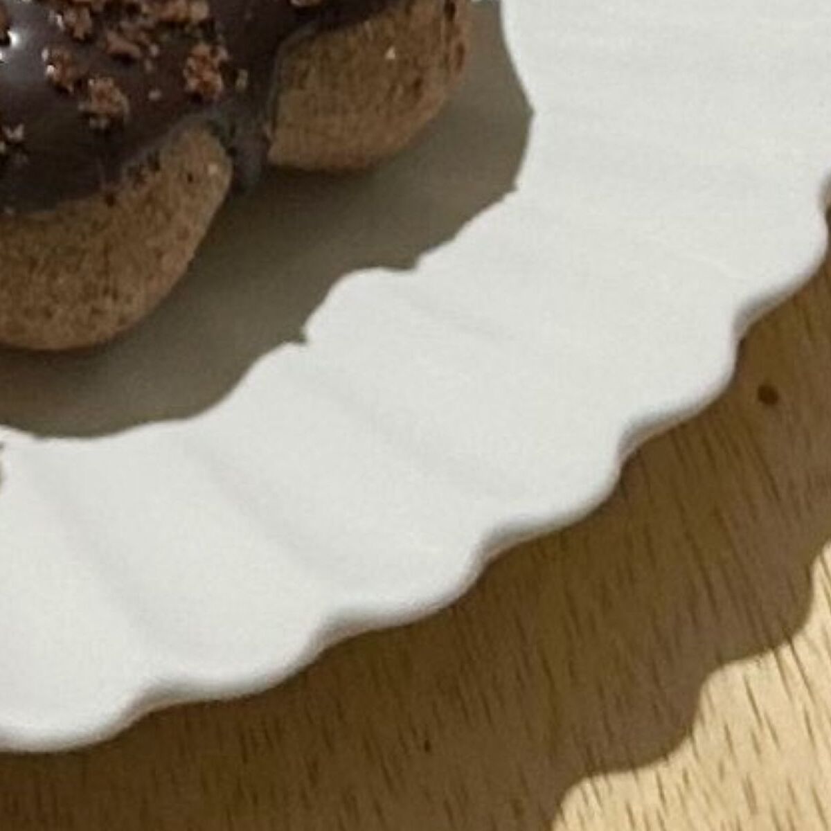 実家で出てきたミスド→お皿の上を見ると……　「羨ましい」「世界で一番贅沢なドーナツ」と146万表示（1/3） | グルメ ねとらぼ