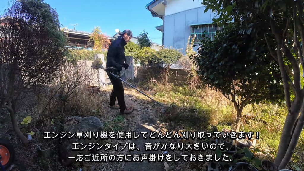 草刈機でどんどん刈っていく