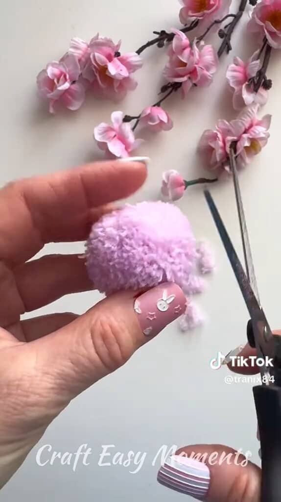 かわいいピンク色のポンポン
