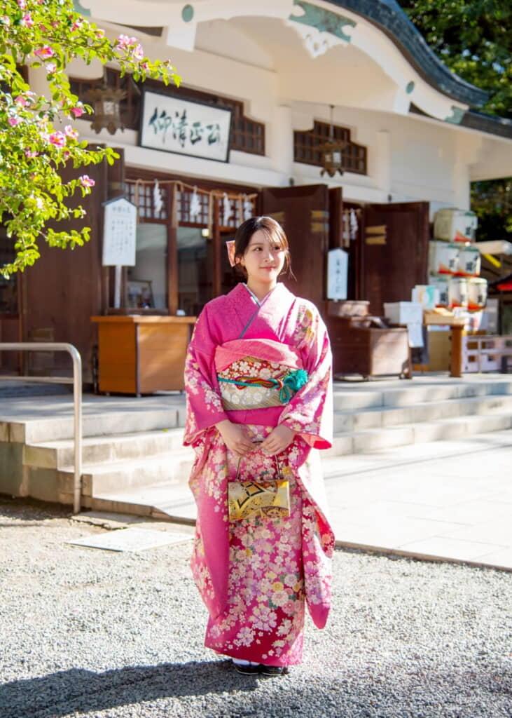 ピンク色の華やかな振袖をおばあちゃんは選んでくれました