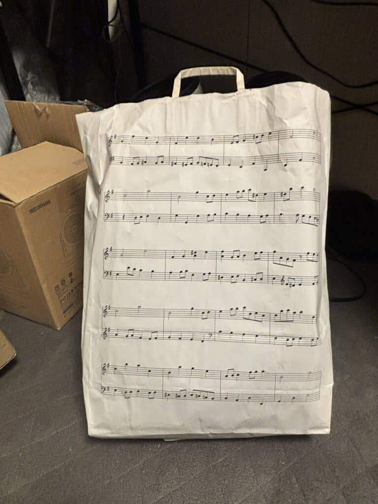 裏側はそのまま演奏に使える楽譜