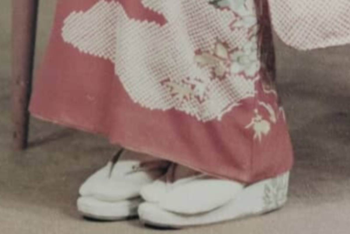 「お母さん、ごめんよ」実家の遺品整理をしていたら……　発見した“59年前の振袖”に「あまりに見事で言葉が出ません」「受け継ぐべきお品かと」（1/3） | ライフスタイル ねとらぼ