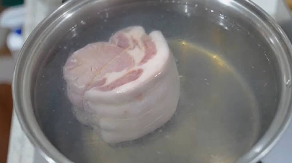 ロースハムを作っています