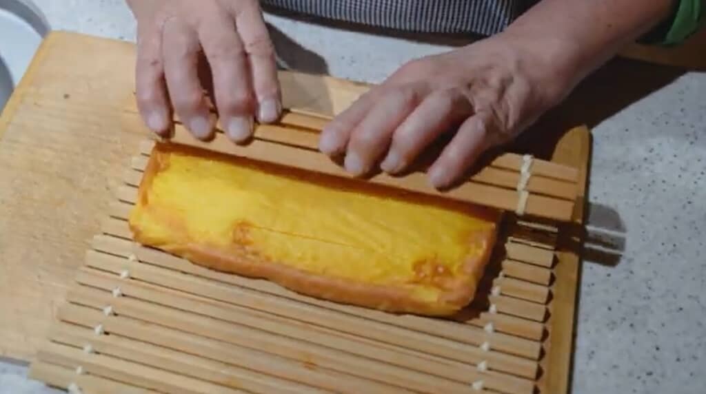 伊達巻きを巻いています