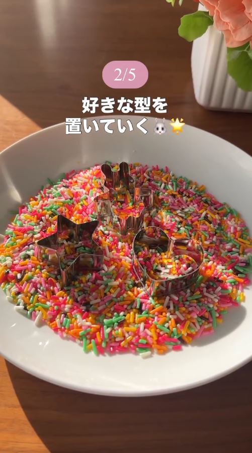 カラースプレーに好きな型を置く