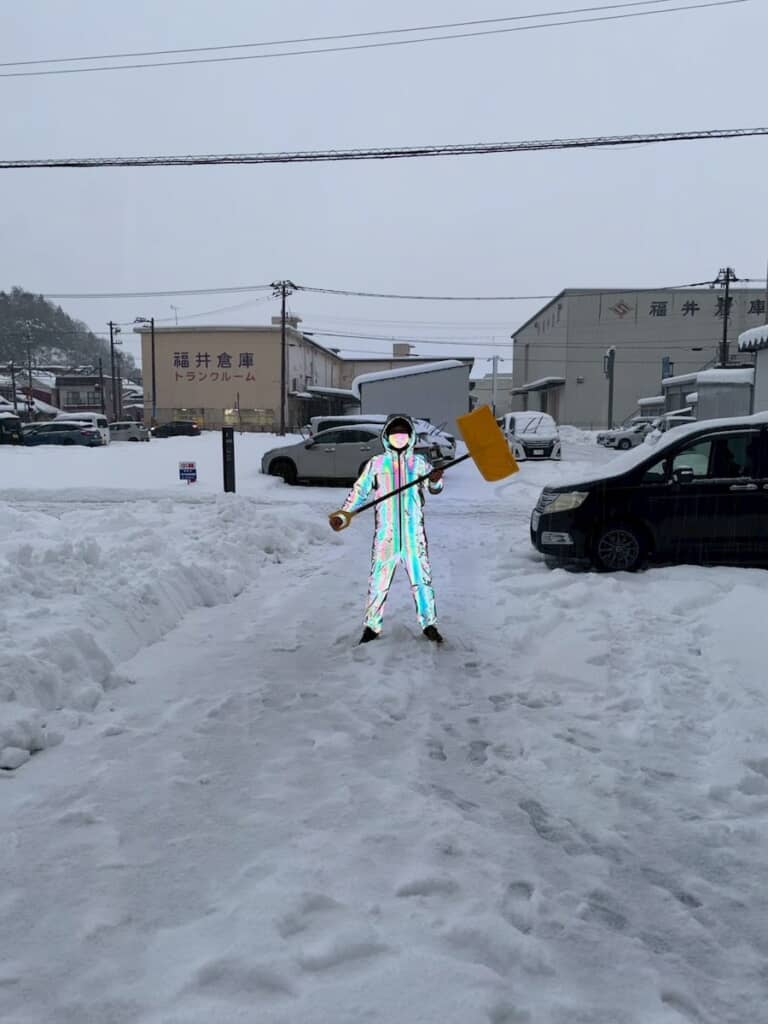 遠くからでもはっきり目立つ派手な姿