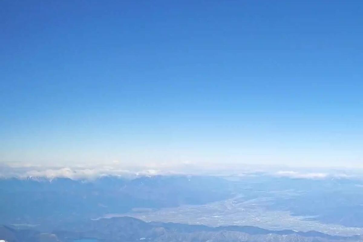 JAL機に搭乗中、機長から「右側下方をご覧ください」とアナウンスされ……　まさかの光景が436万表示「初めて見た」「羨ましい限り」 | ライフスタイル ねとらぼ