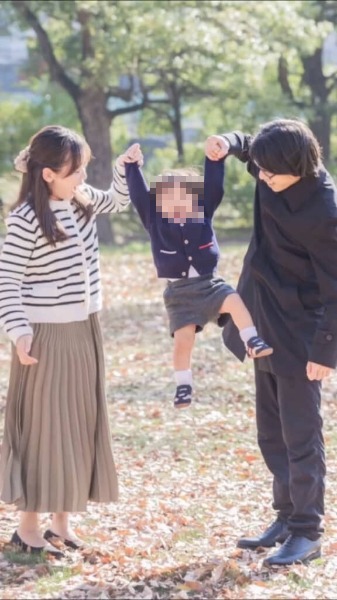ほほ笑ましい家族ショット