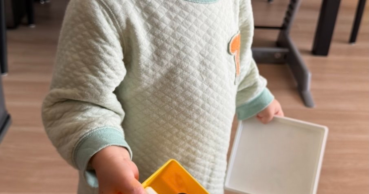 2歳息子、冷蔵庫から選んだ食材でお弁当をつくると……　ママ驚きの中身に「愛のかたまり」「アメリカのランチボックス」（1/3） | 育児 ねとらぼ