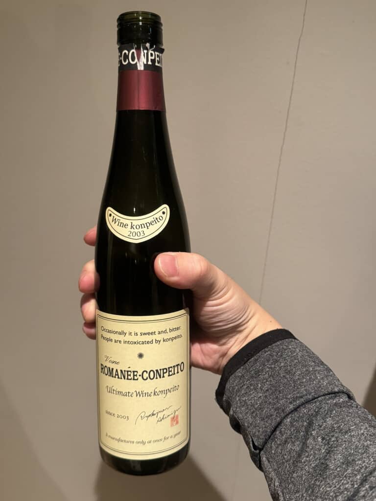 かの超高級ワインに似たラベルですが……