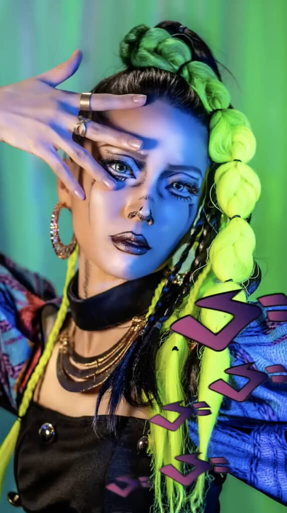 髪も服も全てが「ジョジョに出てきそう」だッ……！