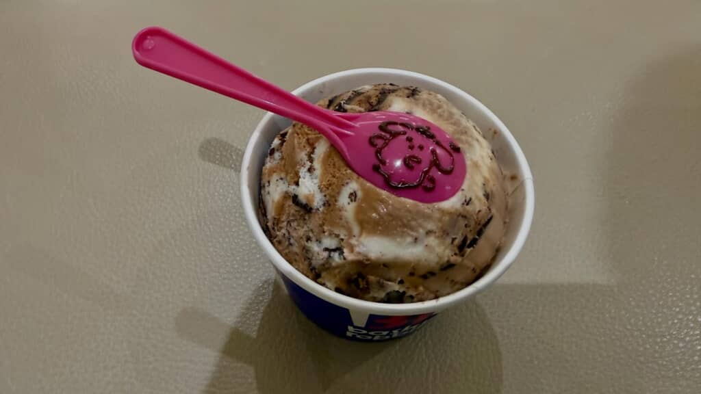 おかわりにはポムポムプリンが登場。ゆるい感じがたまりませんね