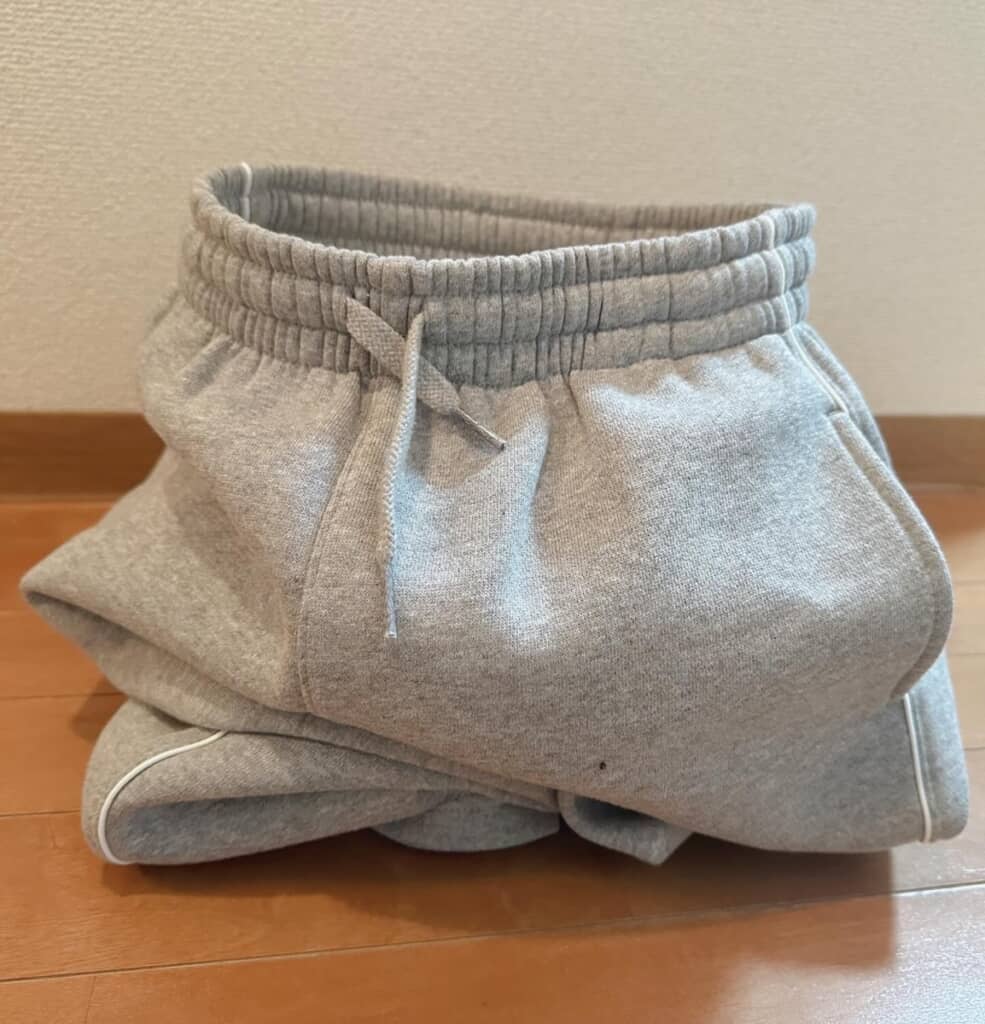 11歳の娘さんもパパと全く同じ形でズボンを放置