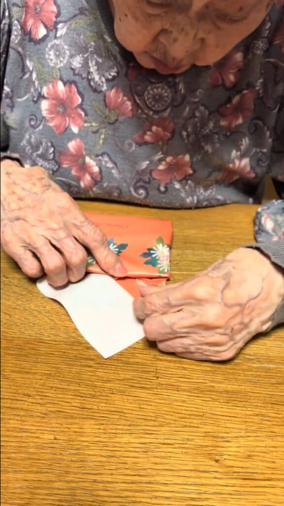 スムーズに包んでいく幾子さん