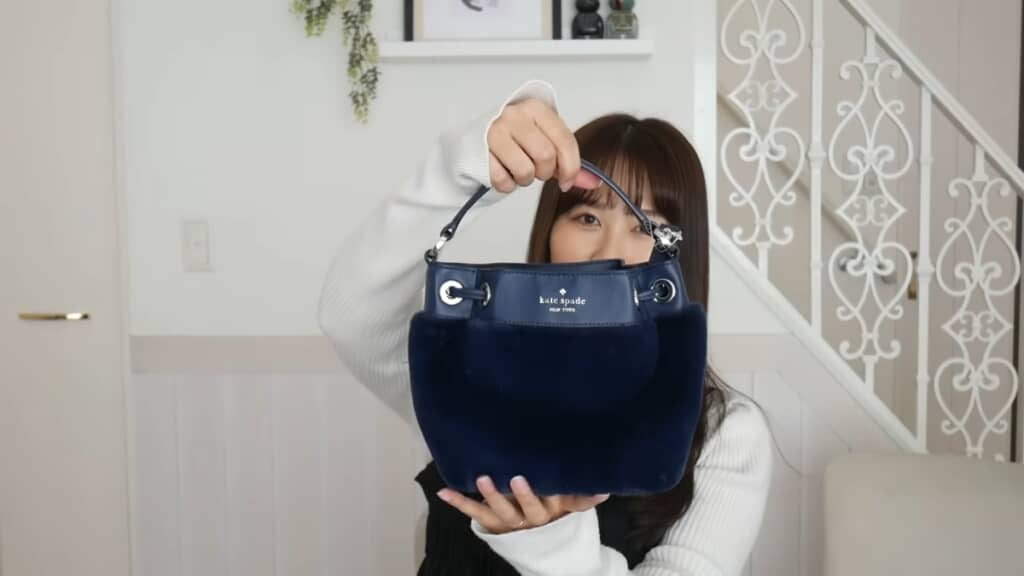 ファー生地のバッグ