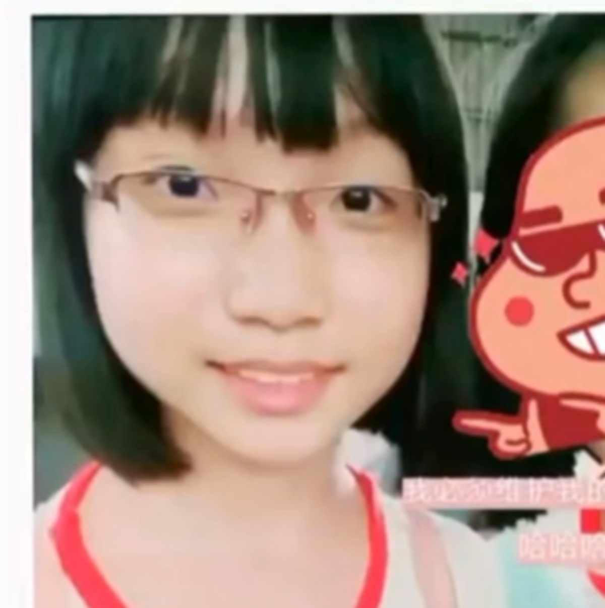 無邪気に笑うメガネの少女→大人になると…… とんでもない成長結果に称賛「劇的に変わった」「すごくきれいだよ」【海外】(1/3) | ライフスタイル ねとらぼ