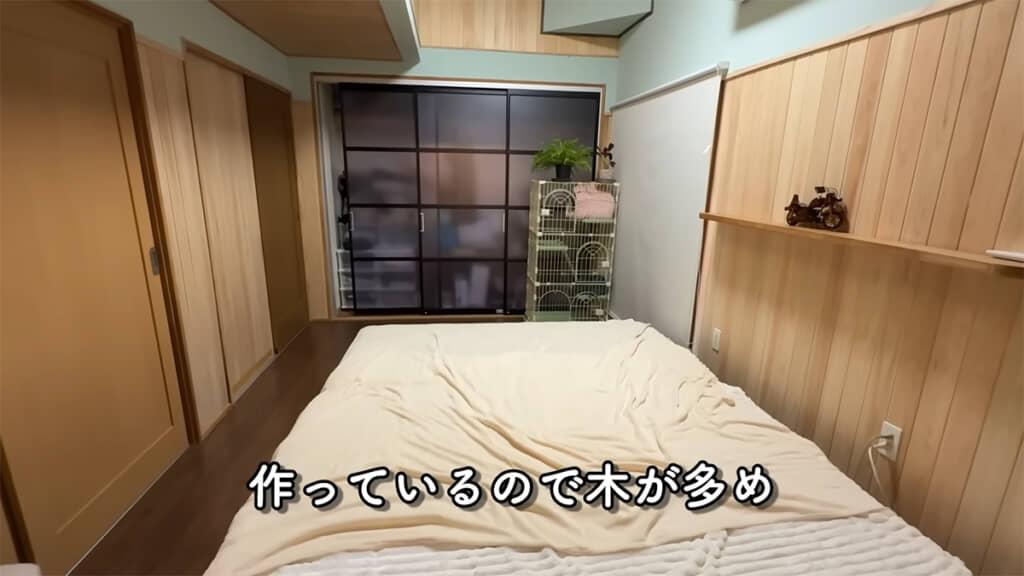 ゲストルームには広々としたベッドが