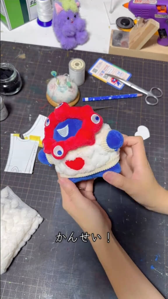 白ニットを着たミャクミャク