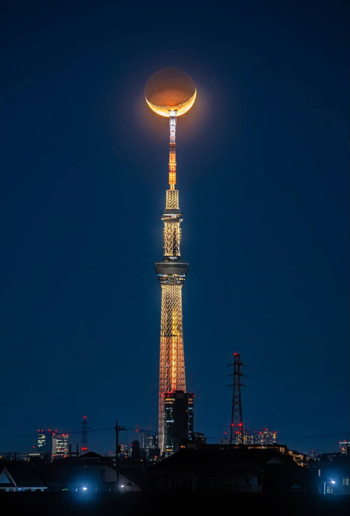 『セーラームーン』のオープニングを思わせる光景