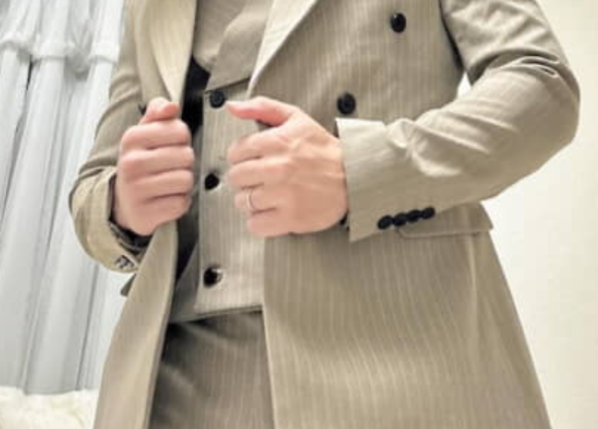 娘が入園式→夫にスーツをプレゼントしたら……妻「かっこよすぎませんかww」　強烈ビジュに「脳バグる」「筋肉ムキムキの志田未来」（1/3） | ファッション ねとらぼ