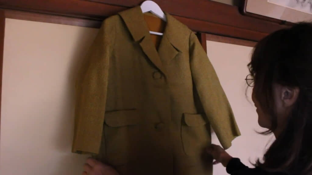 実家の古い洋服ダンスから見つかった「60年前の母のコート」