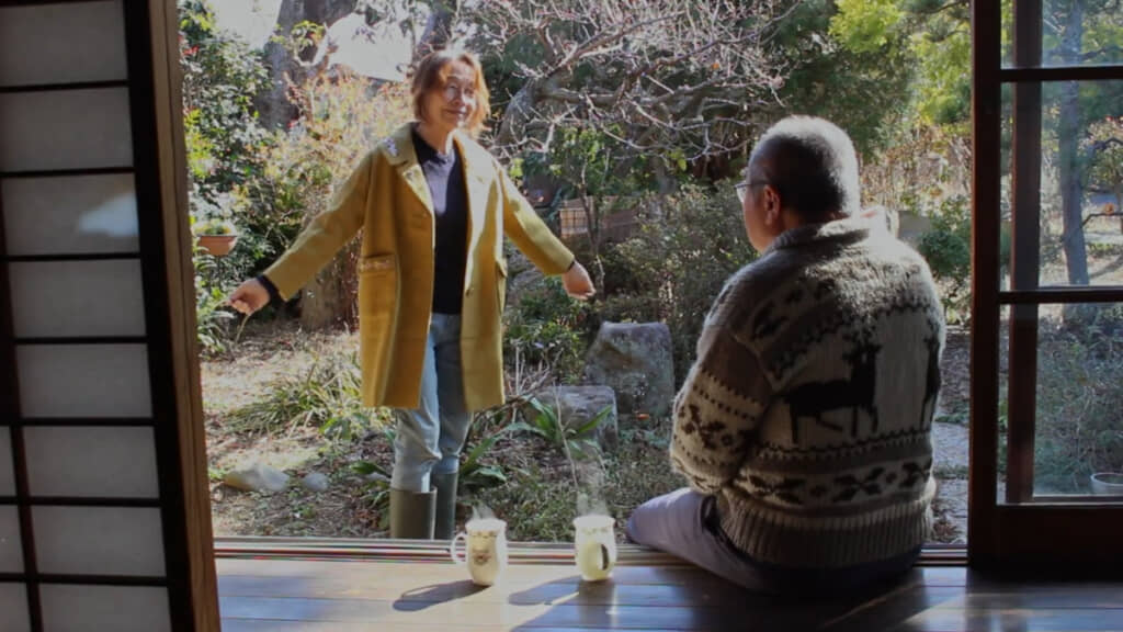 夫にアレンジが完成したコートを披露するどんぐりさん