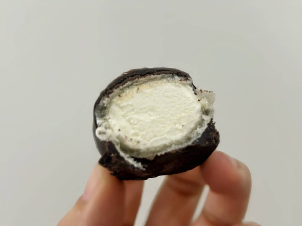 中にはクリームがぎっしり。気になる組み合わせだ……