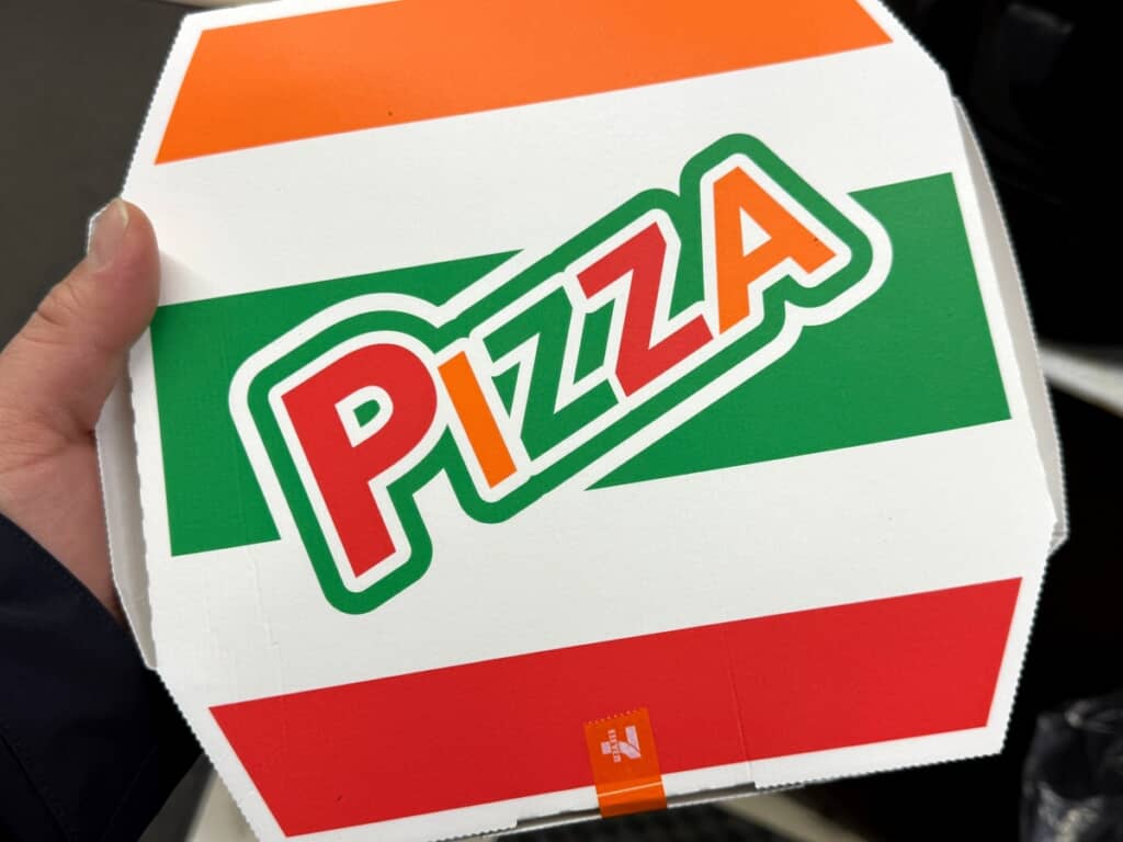 セブン-イレブンの焼きたてピザとは？