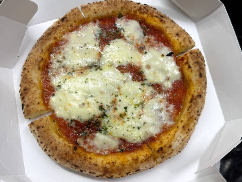 焼き上がりのマルゲリータ