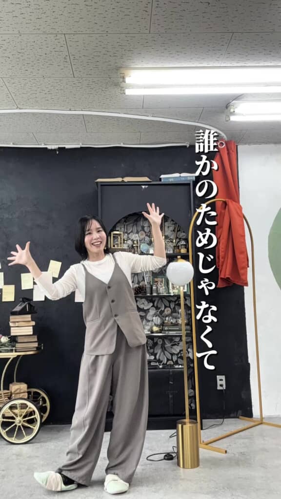 グレージュのデザインベスト＆ワイドパンツの投稿者