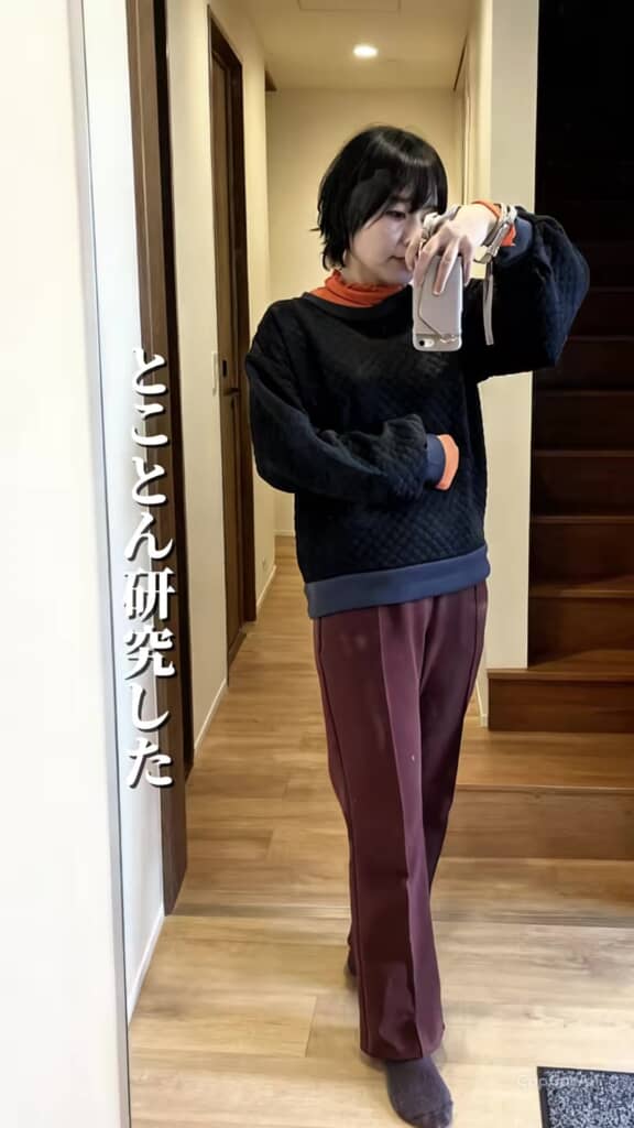 オレンジニットに黒セーター