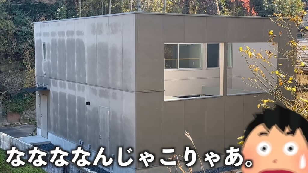 裏から見ると、壁がくり抜かれている!?