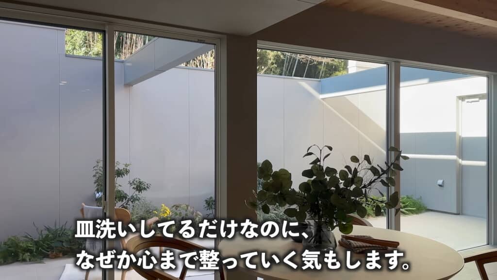 どこにいても内庭の眺めを楽しむことができます