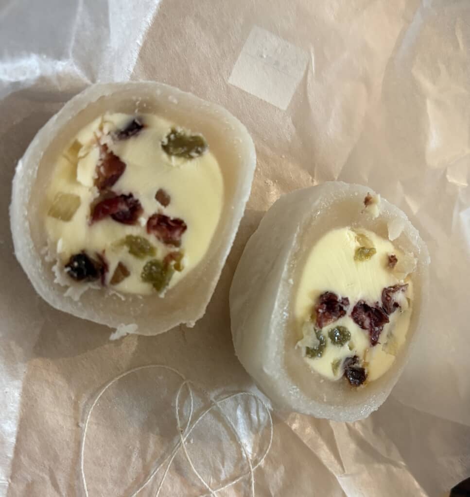 生地の中には、はちきれんばかりの量の具材が！