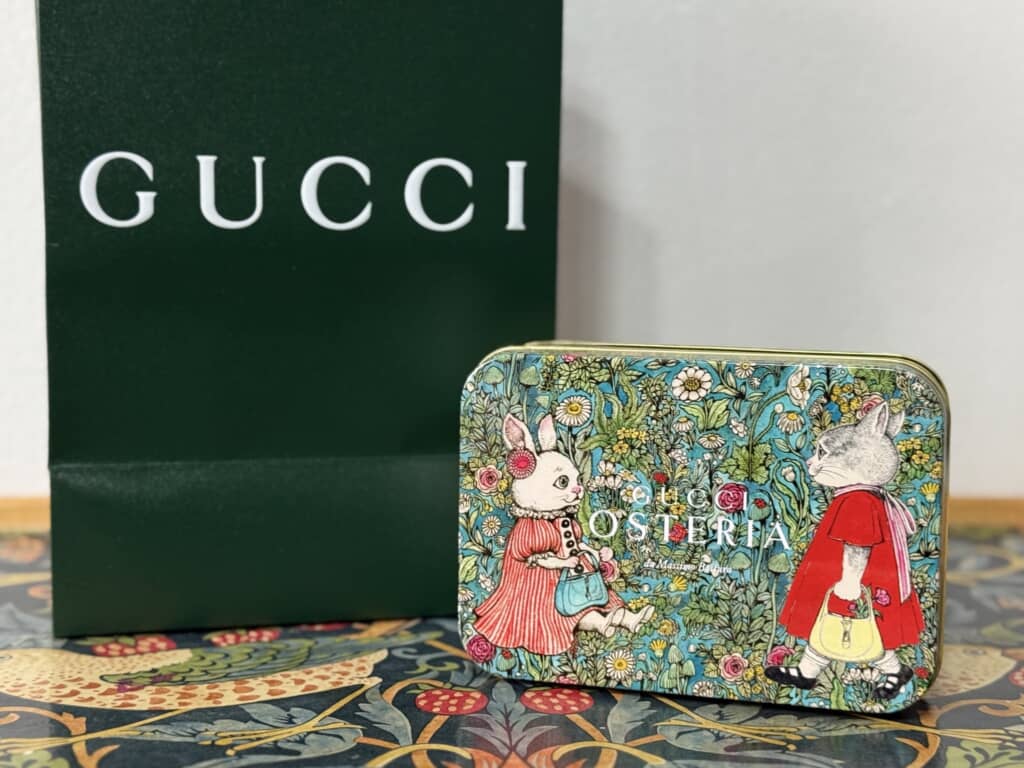 開ける前から特別感満載のクッキー缶