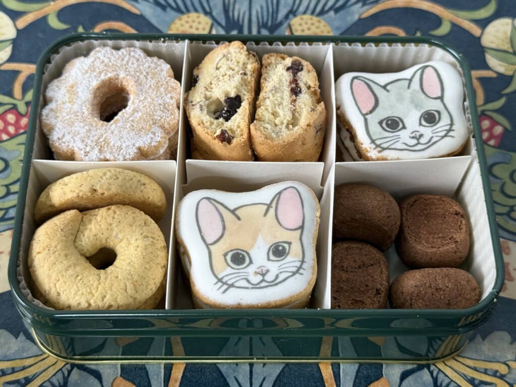 クッキー缶の中身は……