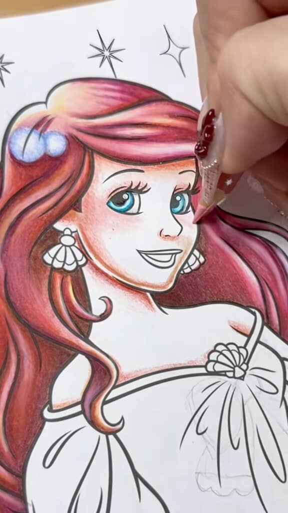 顔の凹凸や服の際などの陰影も見事