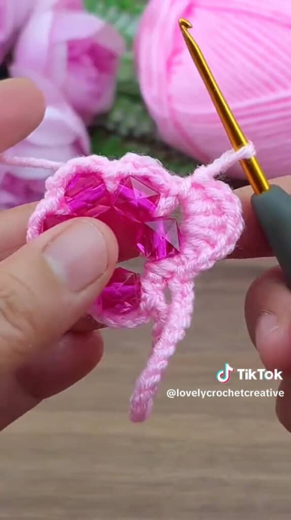 扇形に編みます