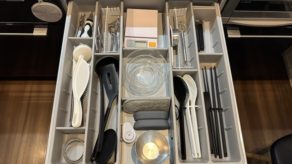 セリアの「手で折れる仕切り板」でツールの住所を明確化