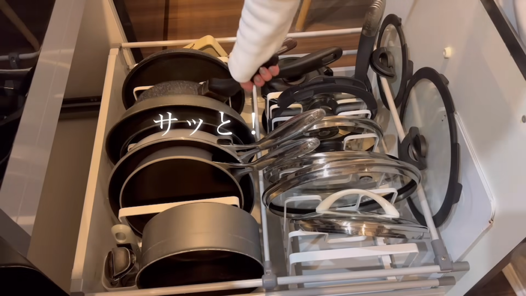 フライパンは立てて収納