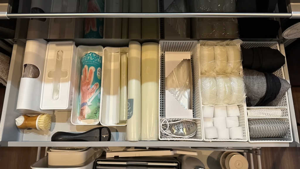 アイラップは専用ケースに、排水ネットはセリアのケースに入れ替え