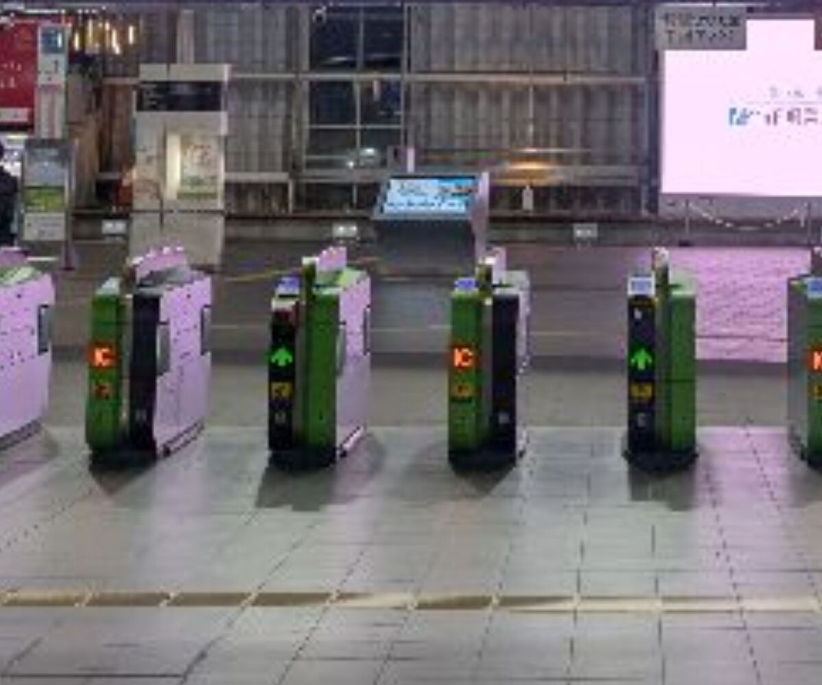 さいたま新都心駅から帰ろうとしたら…… 「こんな時間まで働いた私をねぎらってくれる」驚きの光景が194万表示 | 電車 ねとらぼ