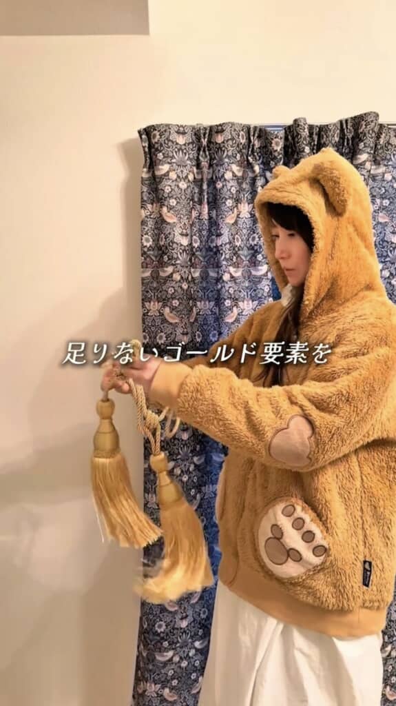 タッセルを金にすることでゴールド要素を補います