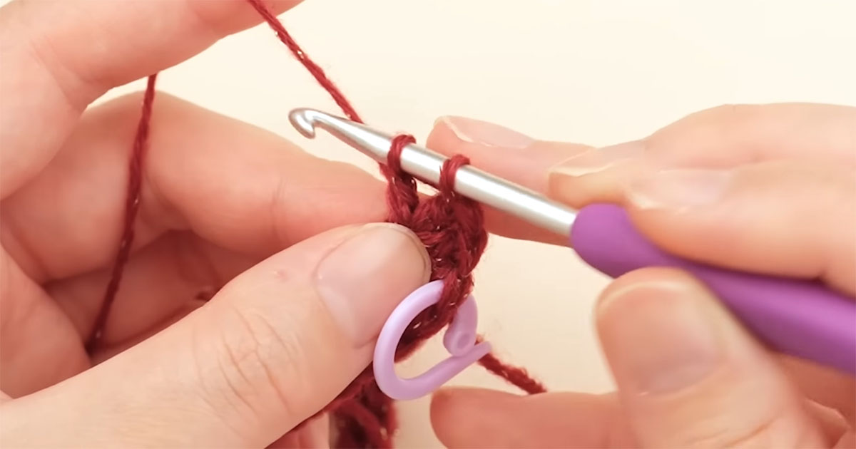 赤いラメ入り毛糸6玉をコツコツ編んだら……　“毎日使いたい”アイテムが完成！「こういうの編みたかった」 | 編み物 ねとらぼ