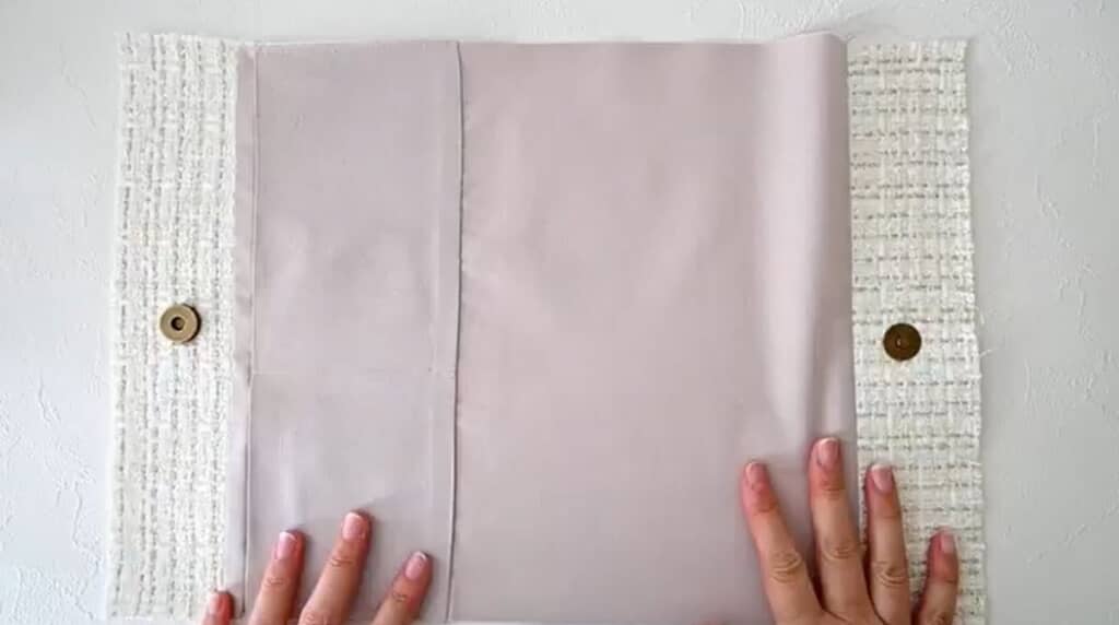 見返しと内布を縫い合わせます